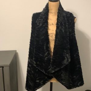 Women’s beautiful faux fur open vest.